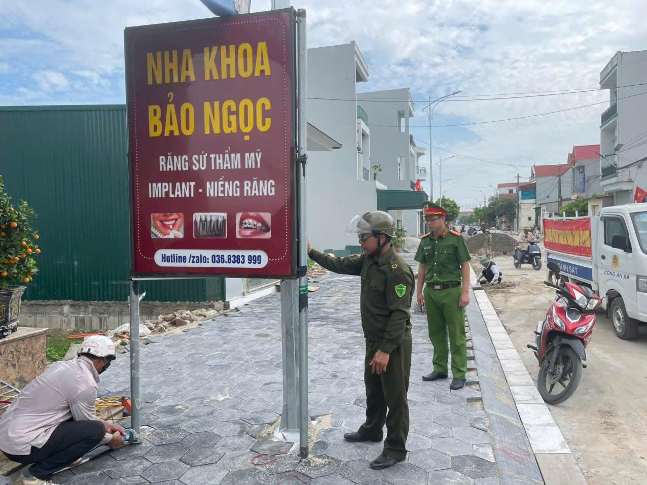 Công an xã Thái Tân tham mưu UBND xã ra quân lập lại trật tự công cộng và hành lang an toàn giao thông